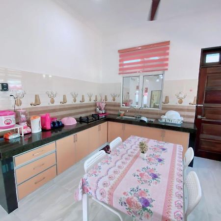 Вилла Hellokitty House - Unit 1 Куала-Тренгану Экстерьер фото