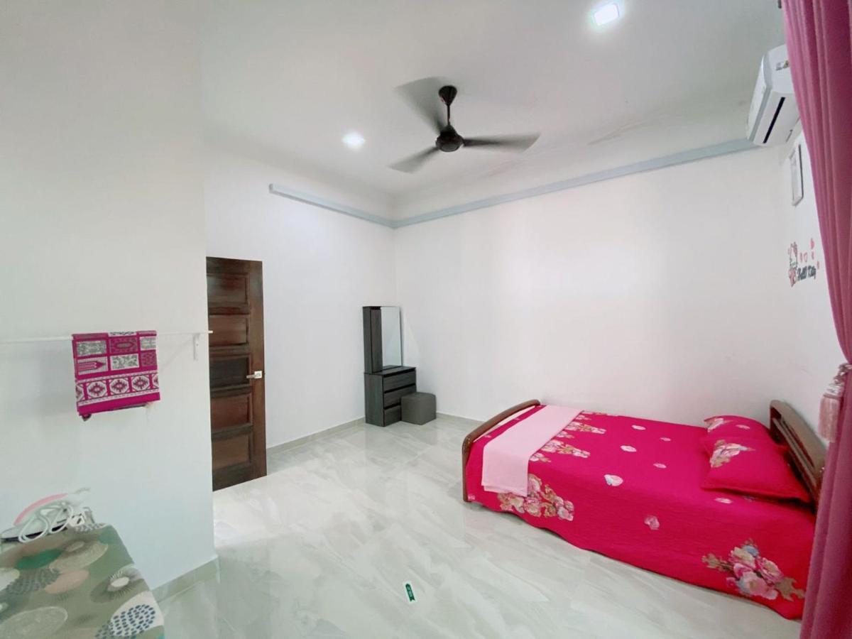 Вилла Hellokitty House - Unit 1 Куала-Тренгану Экстерьер фото