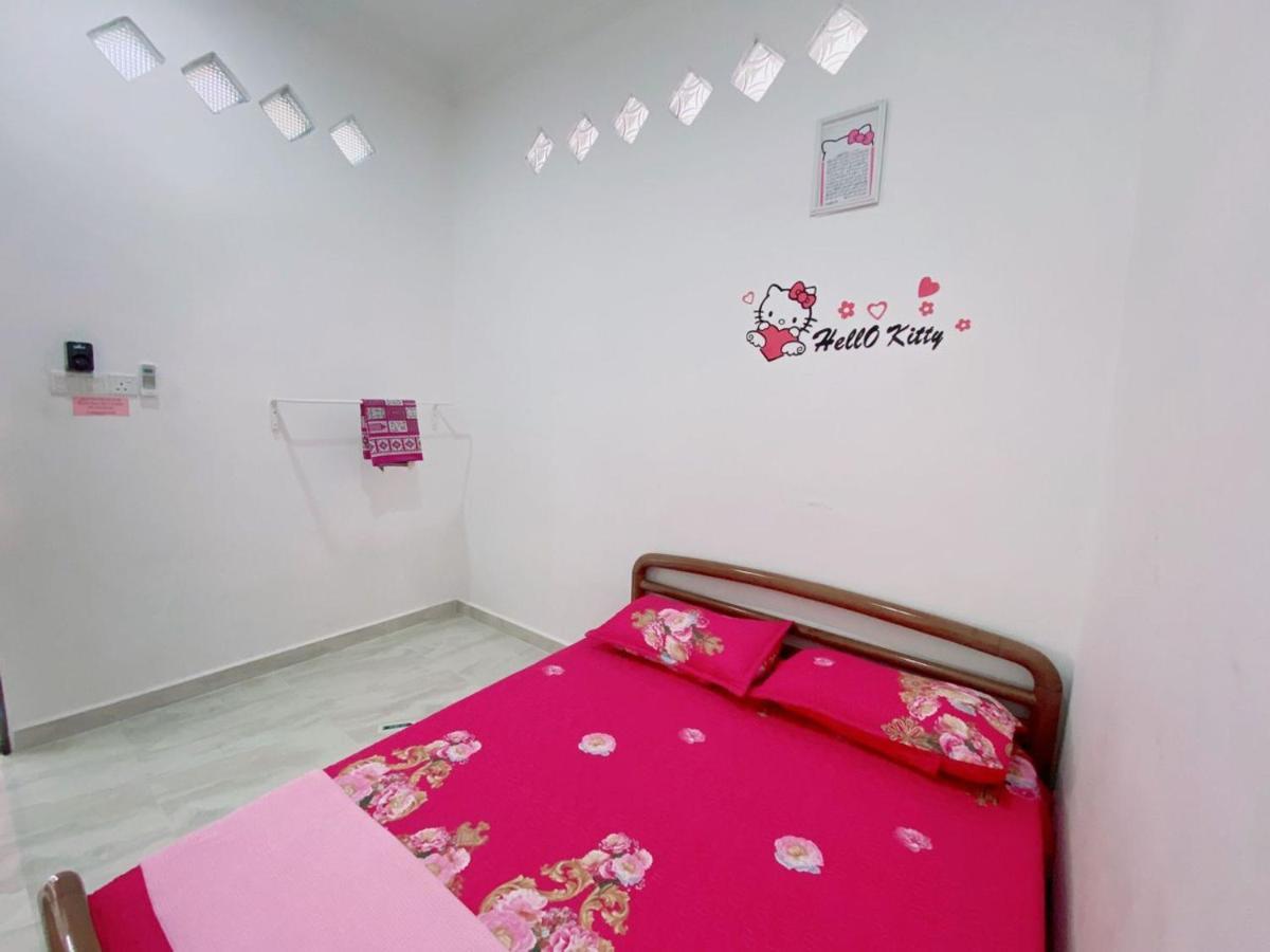 Вилла Hellokitty House - Unit 1 Куала-Тренгану Экстерьер фото
