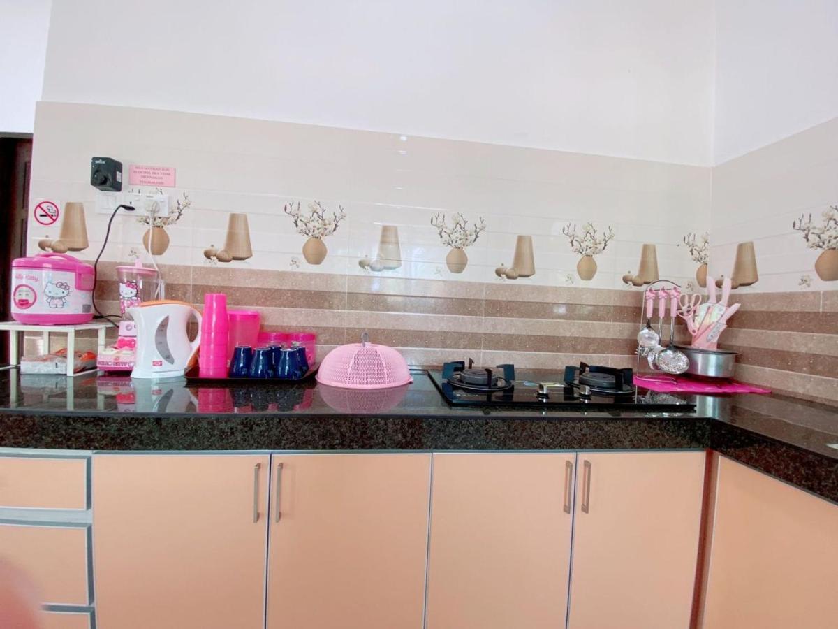 Вилла Hellokitty House - Unit 1 Куала-Тренгану Экстерьер фото